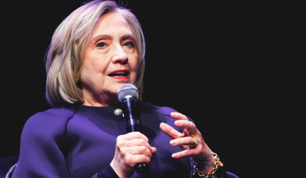 Hillary Clinton opina que debatir con Donald Trump es «una pérdida de tiempo»