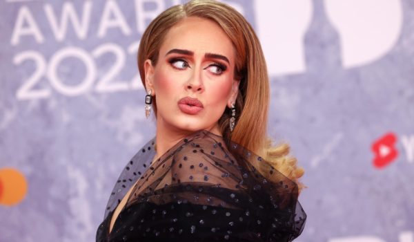 La cantante Adele detiene un concierto en Las Vegas al oír un grito homófobo