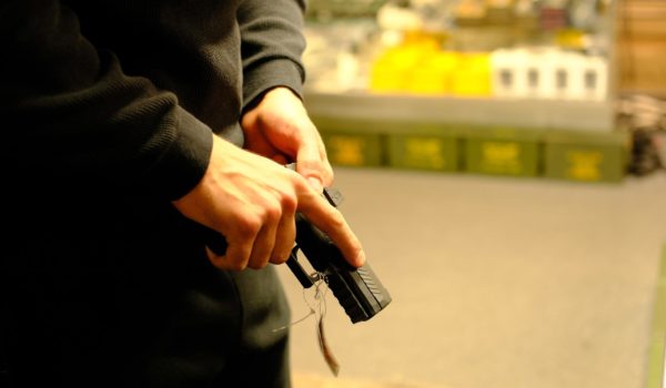 Supremo de EE.UU. confirma que los condenados por violencia de género no pueden tener armas