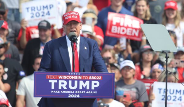 Un juez de Nueva York levanta parcialmente la orden mordaza contra Donald Trump