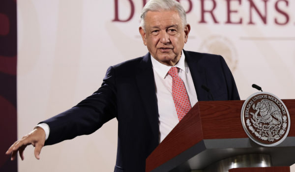 México reporta una caída de 68 % en las detenciones de migrantes en la frontera con EE.UU.