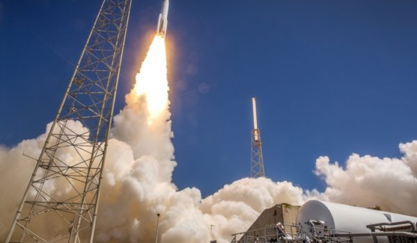 Llega a la EEI la primera misión espacial tripulada de Boeing