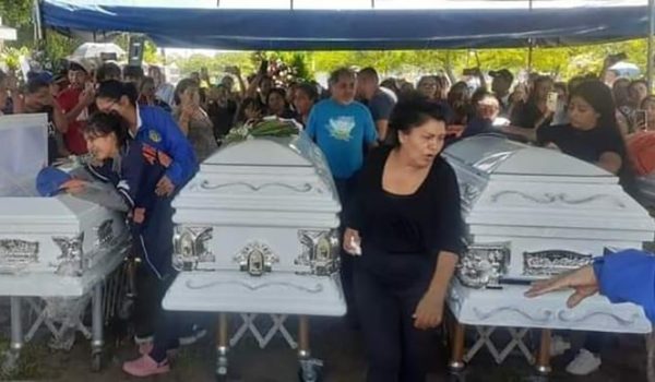 Tía de niños que murieron con su padre culpa a vecina por tragedia en el barrio Hialeah
