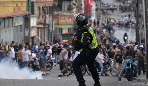 Un muerto en las protestas contra la reelección de Maduro
