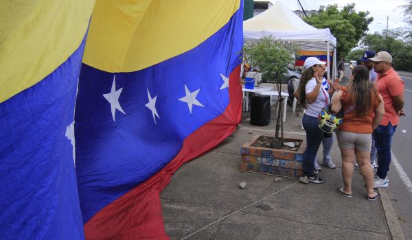 Por una «Venezuela libre», la consigna de los votantes en la frontera con Colombia