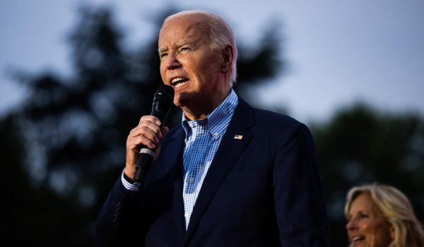 Biden intensifica su campaña en varios estados clave para acallar las críticas