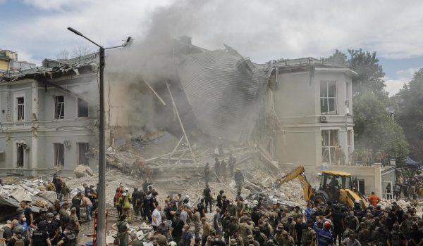 Ucrania se vuelca en reconstruir el hospital infantil de Kiev destruido en un ataque ruso