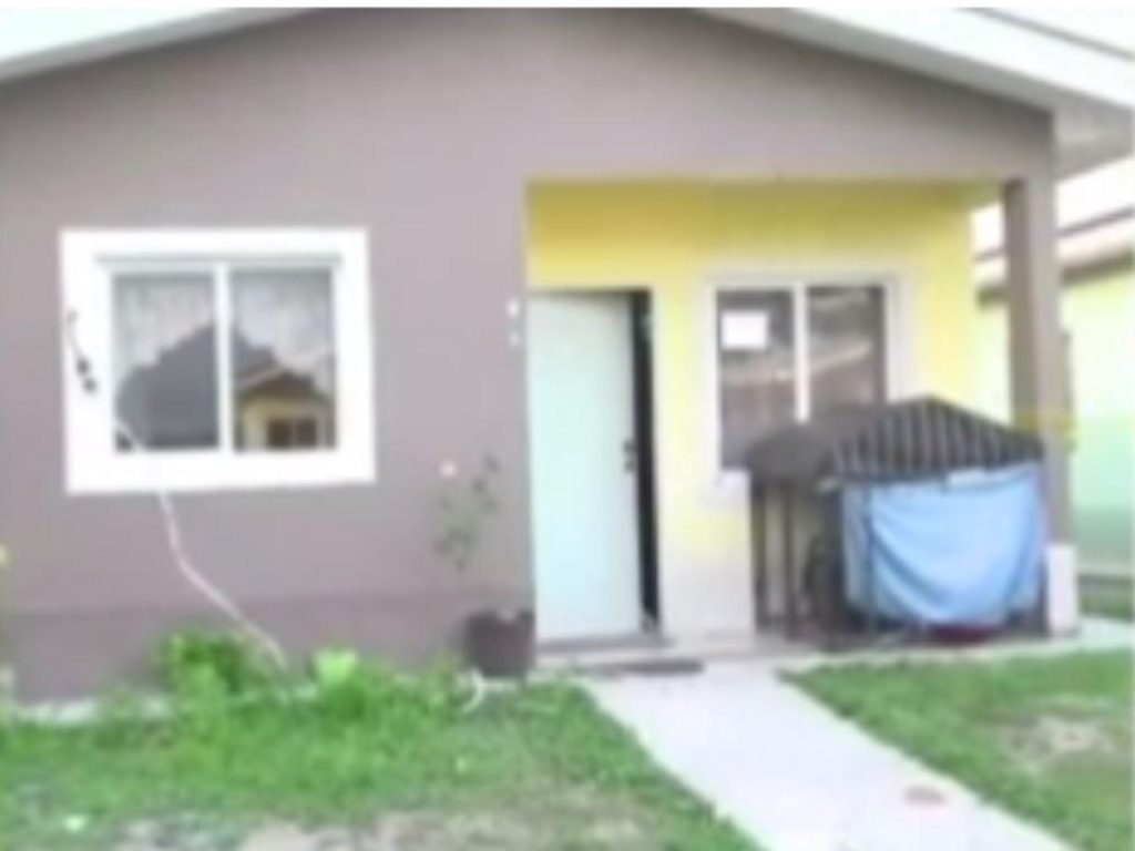 Esta es la casa donde vivía y fueron  asesinados la nicaragüense  Iris Judith  Zeledón y su hijo de 20 días. LA PRENSA/El Heraldo de Honduras.