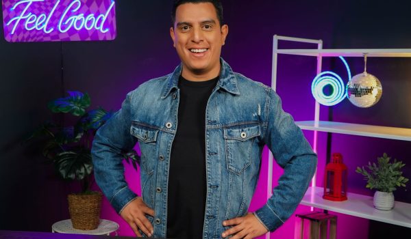 Osman Flores, en el set de su podcast Acceso VIP. Foto: LA PRENSA | Cortesía | Cromapixel