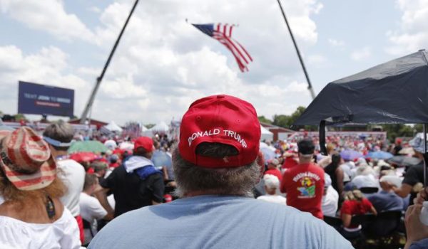 Evacuan a Trump de mitin en Pensilvania después de escucharse disparos