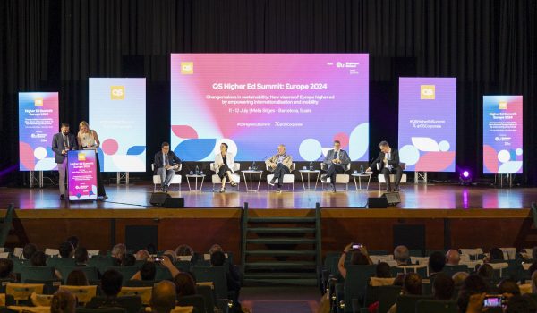 Las universidades deben educar a jóvenes para ser generadores del cambio, según expertos