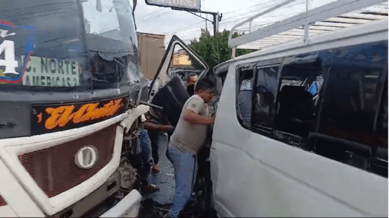 Un busero de la ruta 114 impactó el pasado 3 julio un microbús de recorrido escolar en Managua. LA PRENSA/ Redes sociales, 