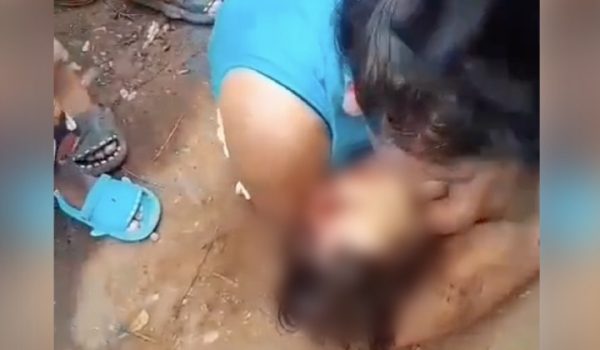 Conductor arrolla mortalmente a niña de 2 años y se da a la fuga