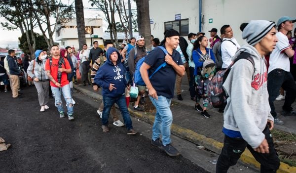 Filas en la Dirección de Migración y Extranjería de Costa Rica. Foto: Archivo.