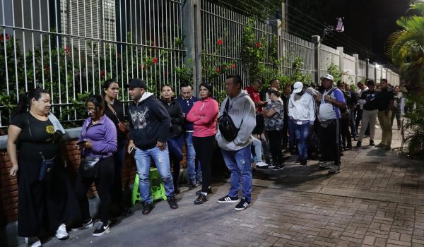 Comienzan a abrir los centros electorales en Venezuela para las presidenciales