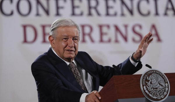 López Obrador advierte a Trump de que cerrar la frontera desataría «una rebelión»