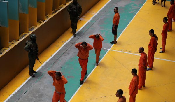 Defensores de derechos humanos piden medidas efectivas ante crisis de cárceles en Ecuador