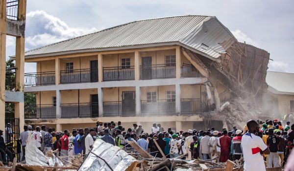 Al menos 12 muertos en el derrumbe de un colegio en el centro de Nigeria