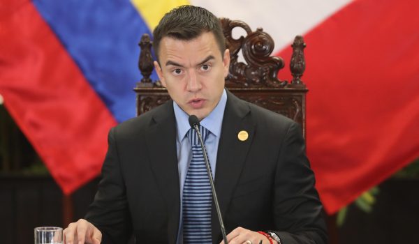 Presidente de Ecuador dispone toque de queda en veinte municipios para reforzar seguridad