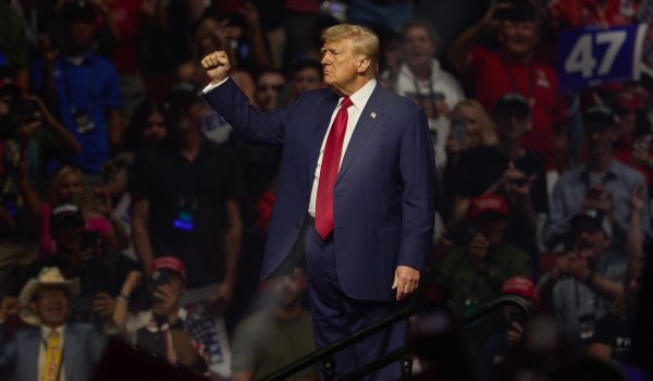 Descubren 17 cuentas falsas pro-Trump en la red X que usan fotos de influencers europeas