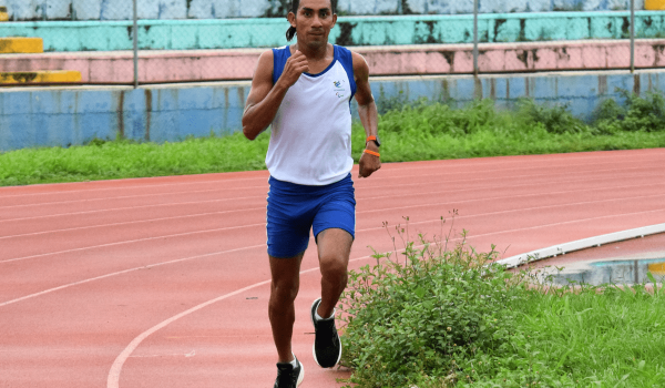 Carlos Alberto Castillo, el joven con parálisis cerebral que no caminaría y terminó convirtiéndose en atleta