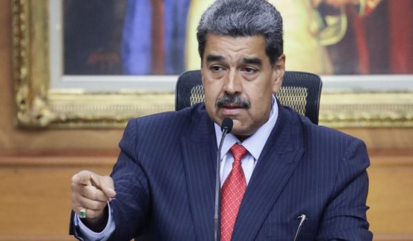 Nicolás Maduro dice que Estados Unidos amenaza con deportar a migrantes venezolanos