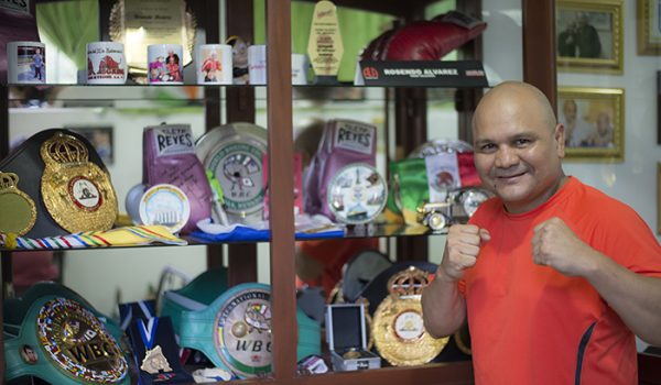 Rosendo Álvarez incrimina a dos sujetos acusados de robarle