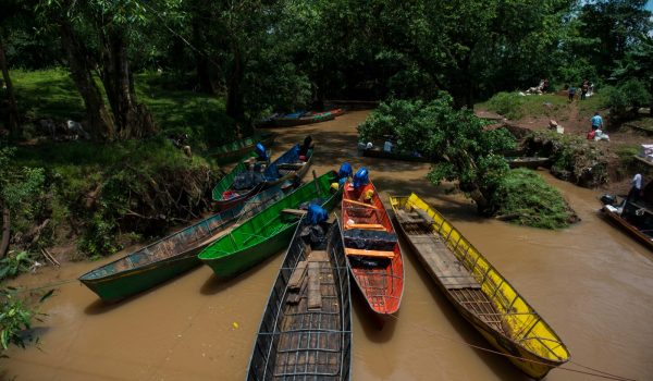 Sigue búsqueda de comerciante que cayó en río en el Caribe Sur