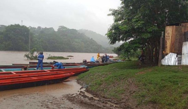 Encuentran cadáver de una de las hermanas arrastradas por las corrientes de una quebrada en Wiwilí