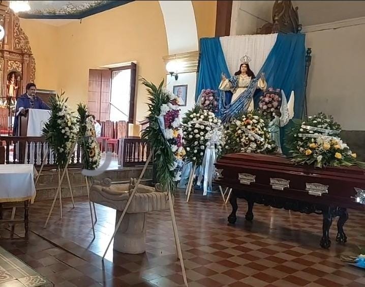 En la parroquia de Catarina se celebró una  misa de cuerpo presente por el niño Hollman Gaitán. LA PRENSA/Redes sociales. 