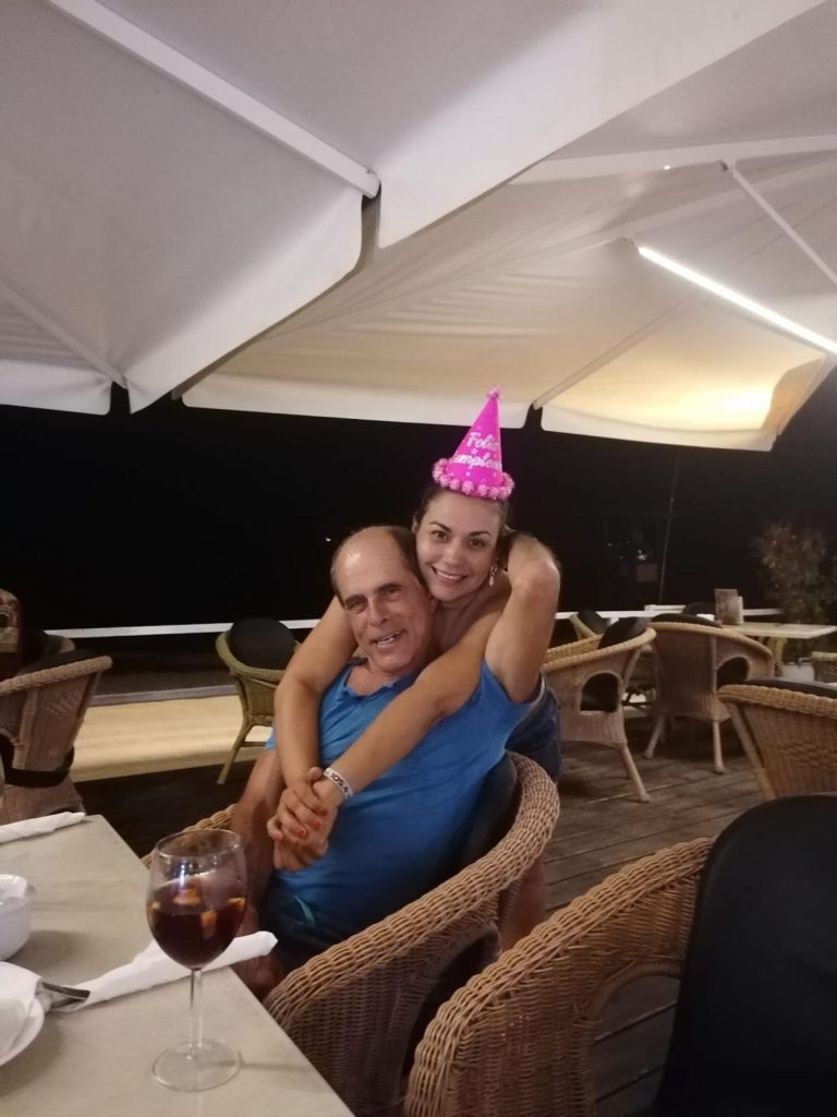 Luis Fragoso Teixeira Constantino y su espos durante un festejo familiar. LA PRENSA/ cORTESIA