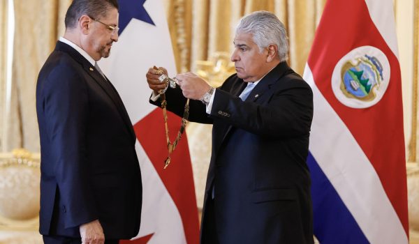 Panamá pide ayuda a Costa Rica ante la OCDE para salir de las listas de paraísos fiscales