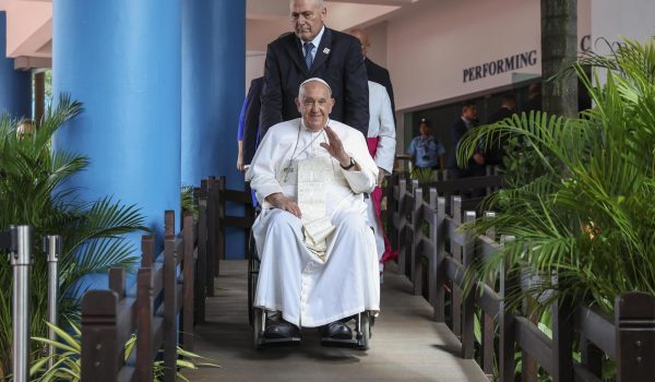 El papa pide diálogo en Venezuela y asegura que «las dictaduras siempre acaban mal»