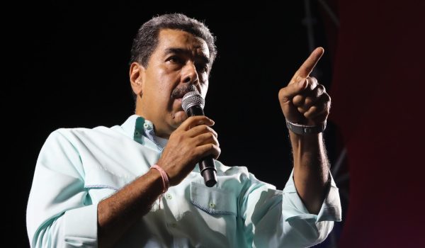 Nicolás Maduro lamenta la muerte del general retirado Humberto Ortega