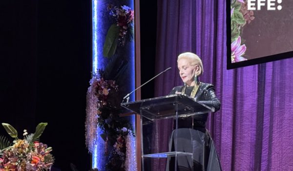 EE.UU. homenajea a Carolina Herrera, quien clama “por una Venezuela libre”