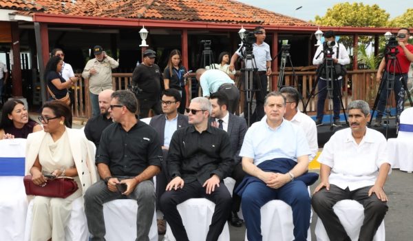 Embajador de Colombia participa en un acto oficial de la dictadura Ortega pese a las tensiones con el presidente de su país
