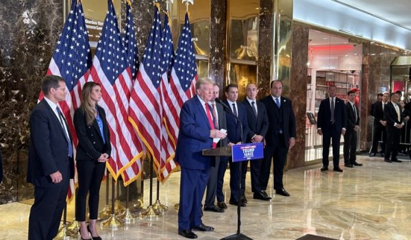 El juez del caso penal contra Trump retrasa la sentencia hasta después de las elecciones