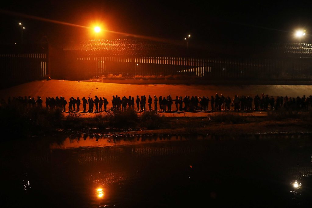 Migrantes en frontera de EEUU