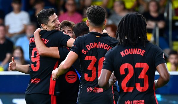 Barcelona golea al Villareal y se sostiene con firmeza en la cima de la liga