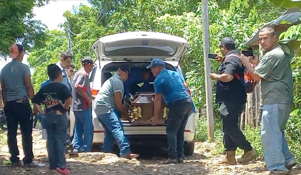 En la comarca El Quebrantadero jurisdicción de Juigalpa fue sepultado Marvin Chavarría López. LA PRENSA/ captura DE video./ Pulso Noticioso.    