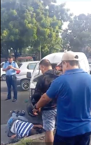 El motociclista Alberto Villareal, de 59 años engroso la lista de fallecidos en accidentes de tránsito. LA PRENSA/ Redes sociales/ captura de video. 