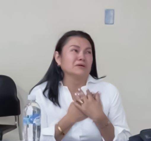 Ana Guiselle Gallegos devastada por el dolor al presenciar el momento en su hijo Esdrgard Gaitan  