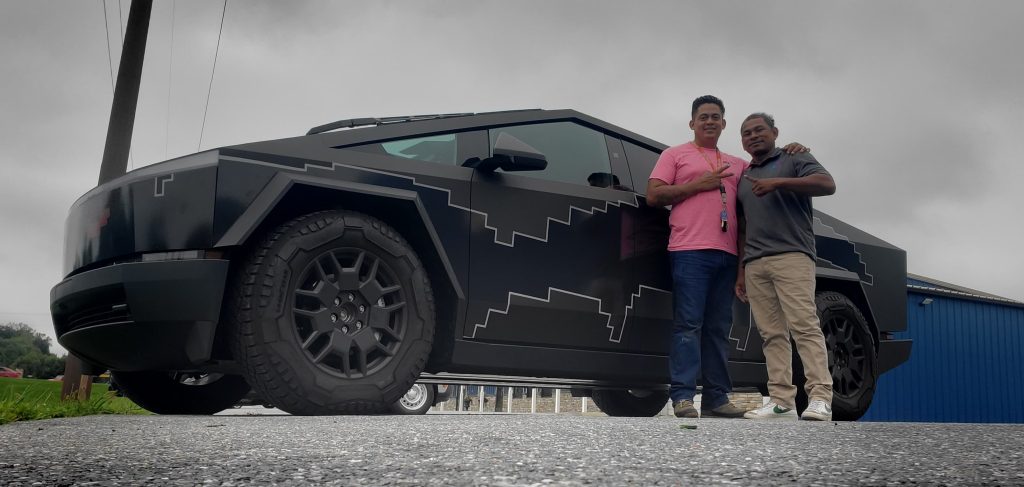 Michael Caballero Ayala está emprendiendo su empresa de publicidad en Maryland