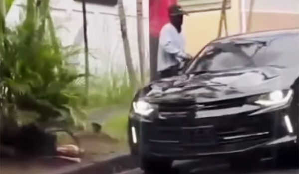 Denuncian a sujetos que andan robando en un carro negro por las calles de Managua