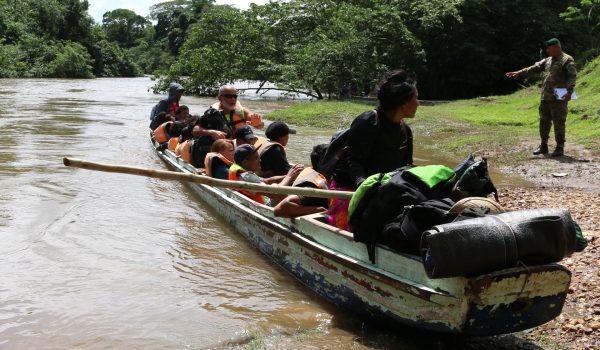 Más de un centenar de migrantes varados en playas del Pacífico de Panamá serán «evacuados»