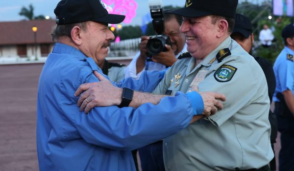 Ortega eterniza al general Avilés en su cargo como jefe del Ejército