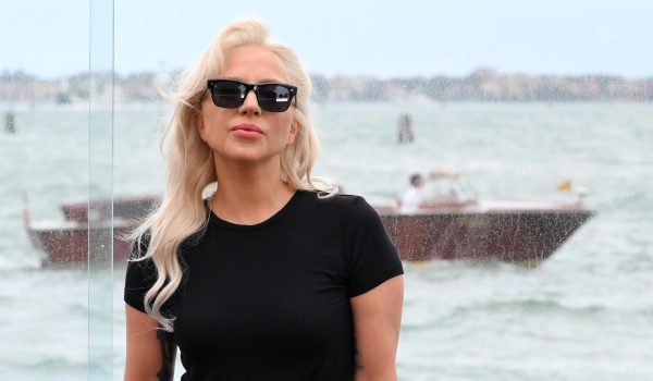 Lady Gaga dice que no acalló el rumor de que era un hombre porque no se sentía una víctima
