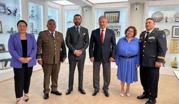 Delegación de la dictadura discute temas de «seguridad» y «el nuevo orden mundial» con Rusia