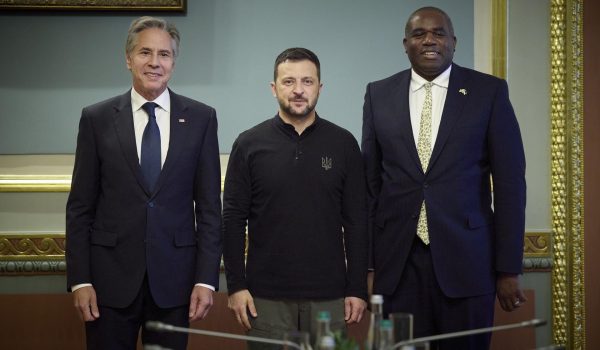 Zelenski pide luz verde para atacar dentro de Rusia antes de la reunión de Biden y Starmer
