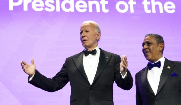 Biden asegura en un evento latino que los inmigrantes son «la sangre de Estados Unidos»